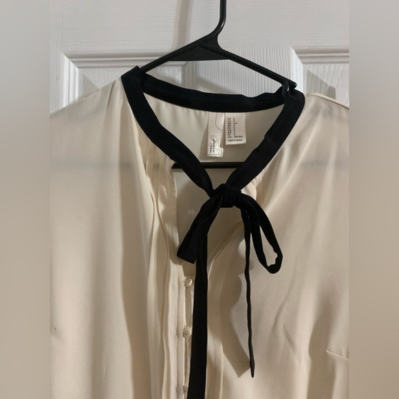 Forever 21 Exclusive shorts jumpsuit. - Picture 3 of 6